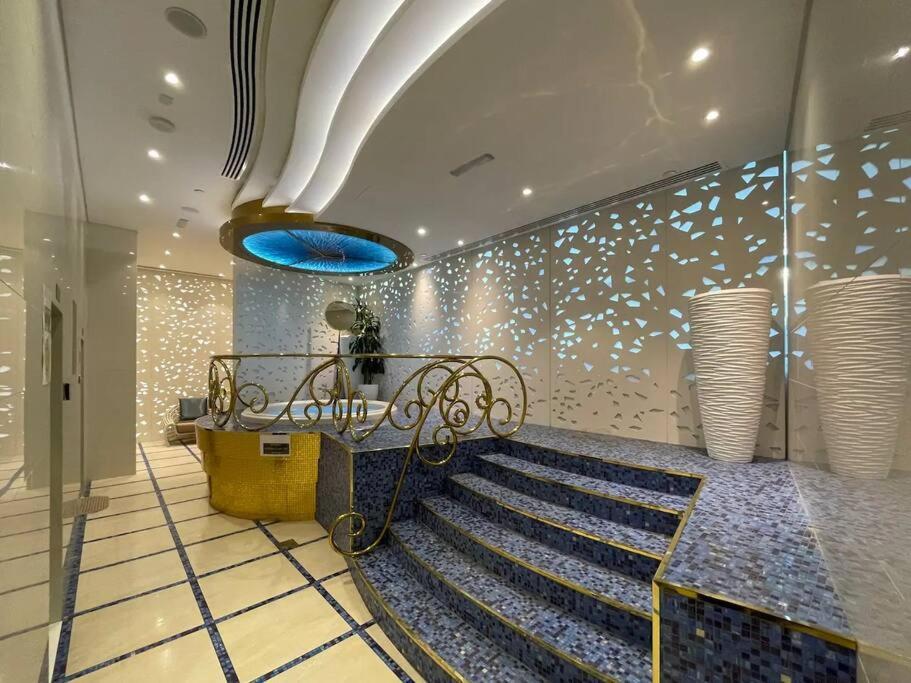 Ultra-luxury 3br Opulent Furnishing Damac Heights 5206