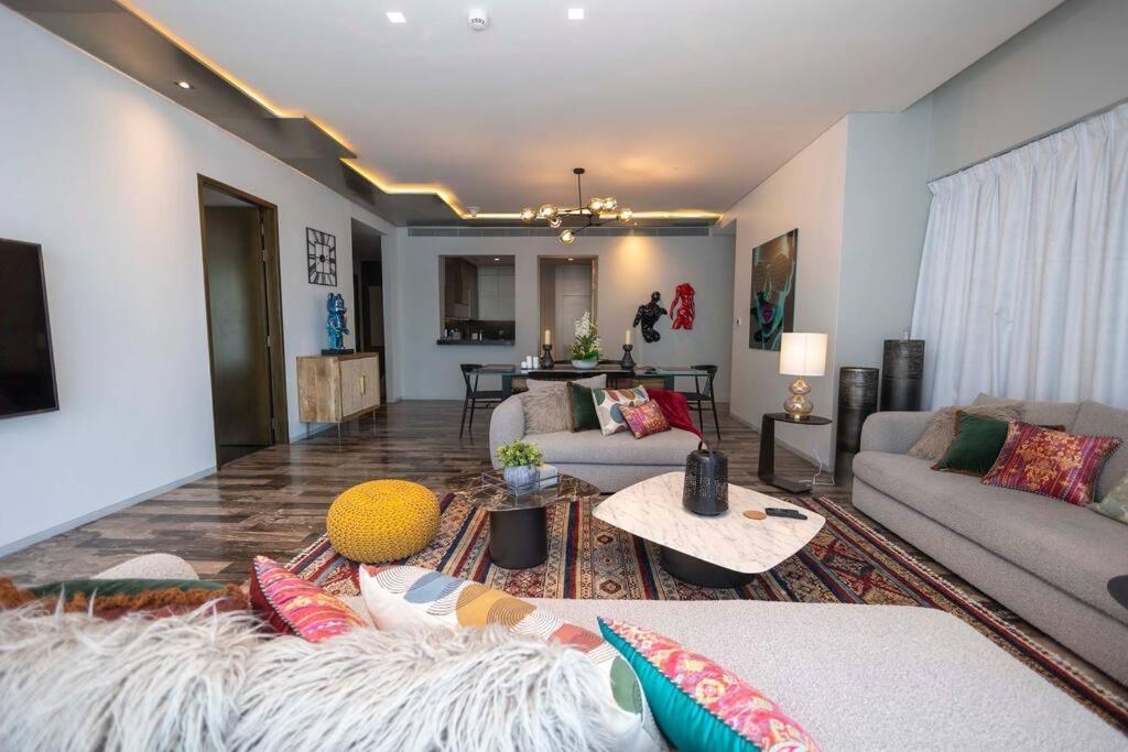 Ultra-luxury 3br Opulent Furnishing Damac Heights 5206 Apartment Dubai